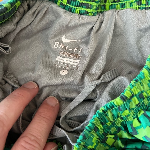 Nike Women's Dri Fit Tempo Shorts - Picture 4 of 8